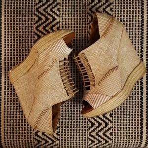 [DIR. SALE: FREE SHIPPING] -- Chinese Laundry - "Make My Day" Wedges